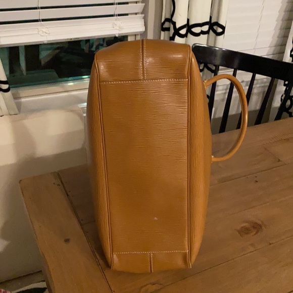 Louis Vuitton Passy Epi Leather - Picture 7 of 14